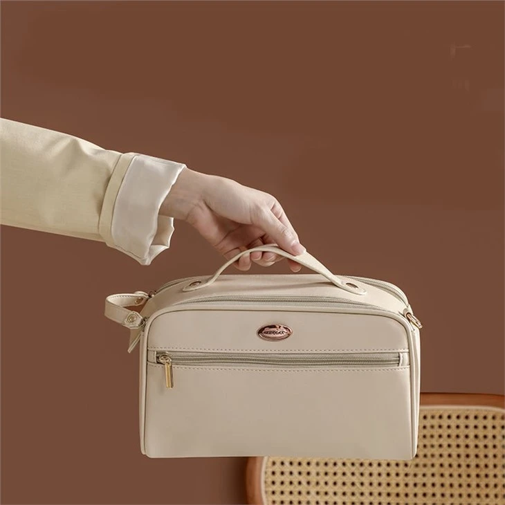 Large Capacity Waterproof PU Toiletry Makeup Bag for Travel Supplier